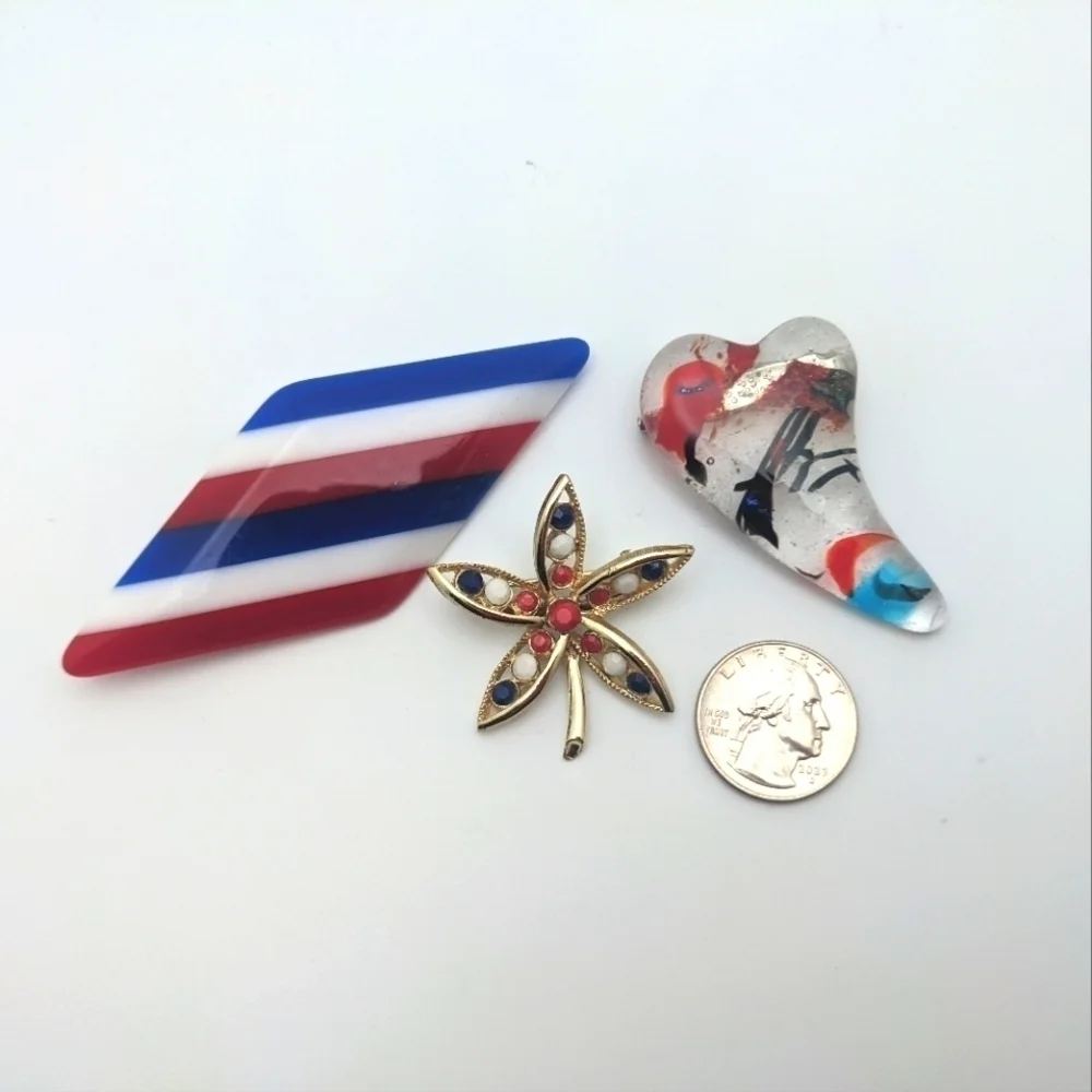 Vintage 70s Flower Brooch Red White Blue
